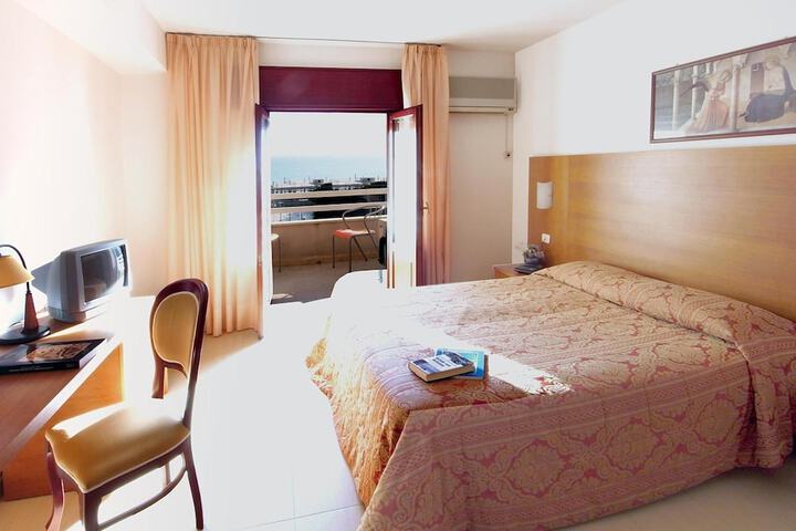 Room 5 of 17