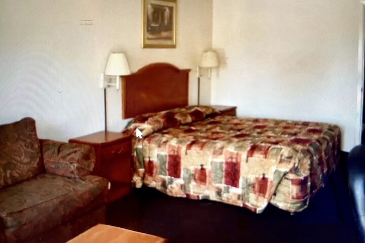 Room 2 of 3
