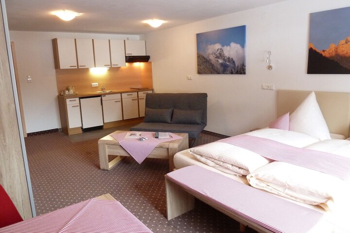 Room 11 of 106