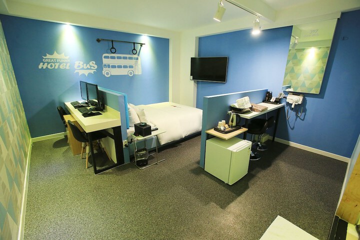 Room 15 of 40