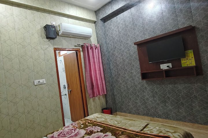 Room 6 of 28