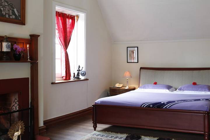 Room 4 of 36