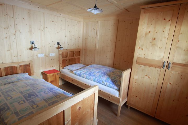 Room 5 of 32
