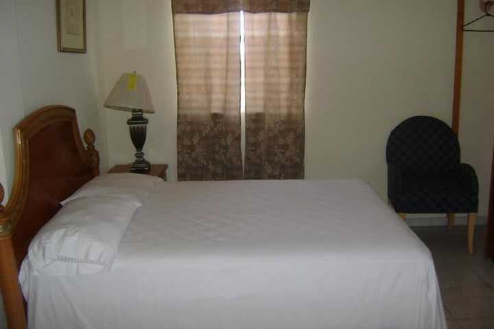 Room 5 of 8