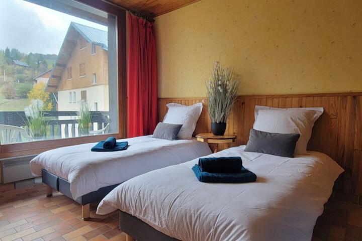 Room 4 of 27