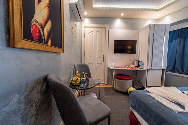 Room 12 of 25