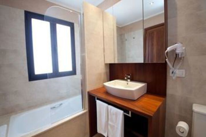 Room 2 of 13