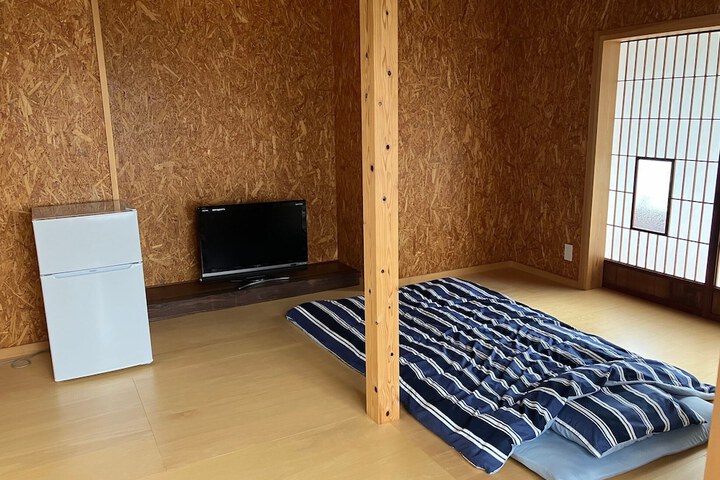 Room 11 of 48