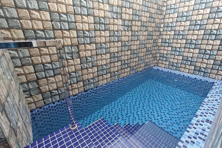 Pool 68 of 83