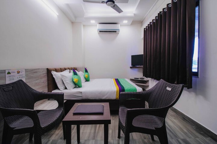 Room 9 of 37