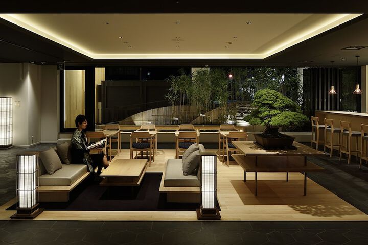 Entrance & Lobby