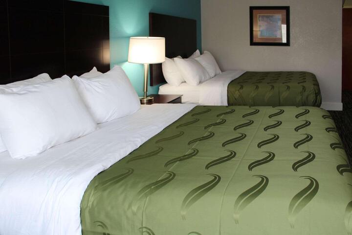 2 Queen Beds (7 of 7)