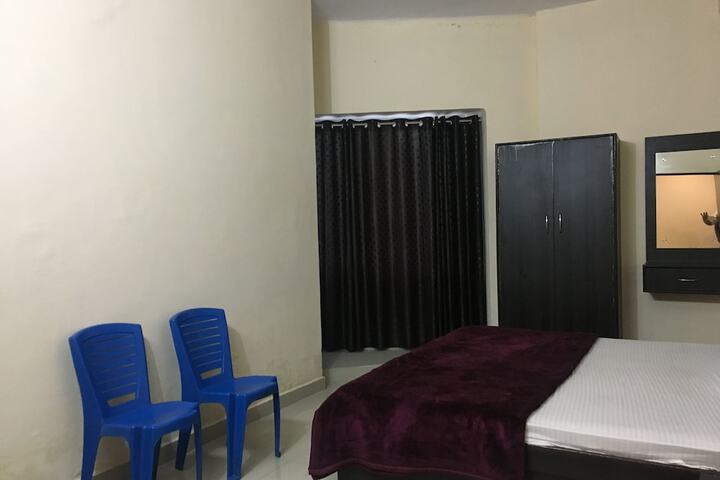 Room 9 of 30