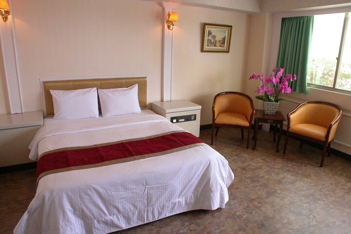 Room 11 of 40