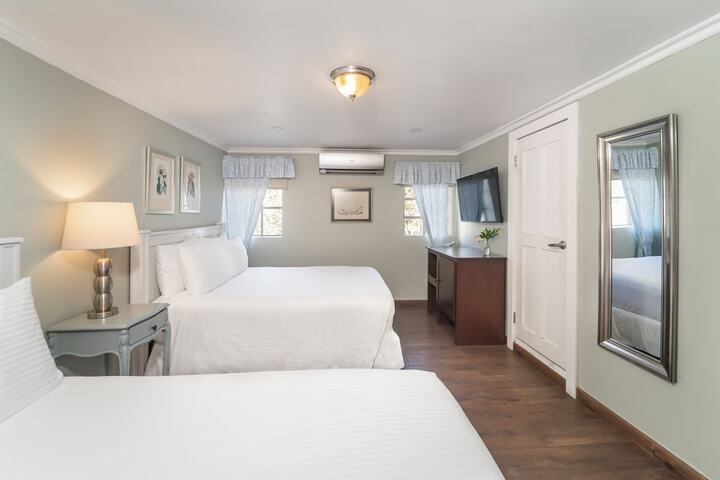 Room 44 of 161