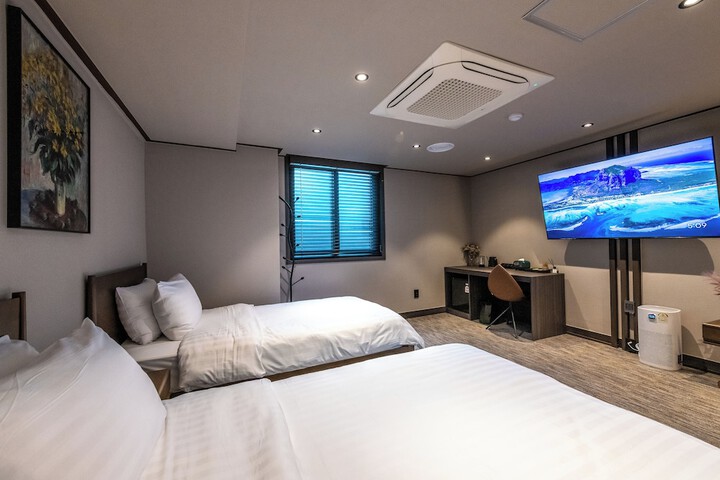 Room 19 of 100