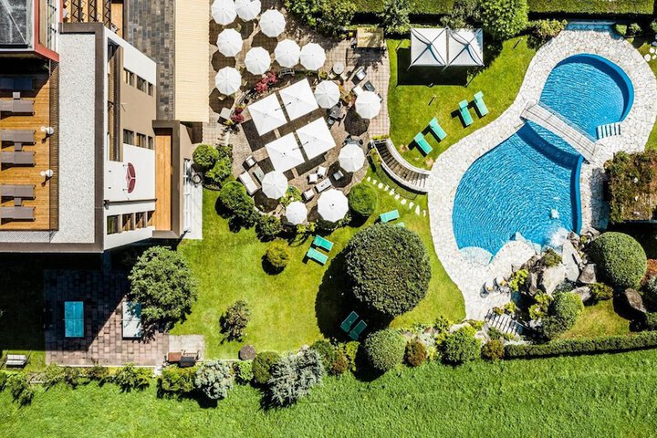 Pool 33 of 60