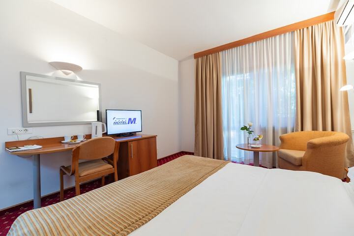 Room 5 of 37