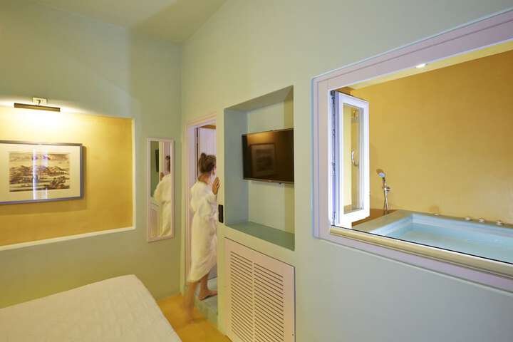 Room 49 of 161
