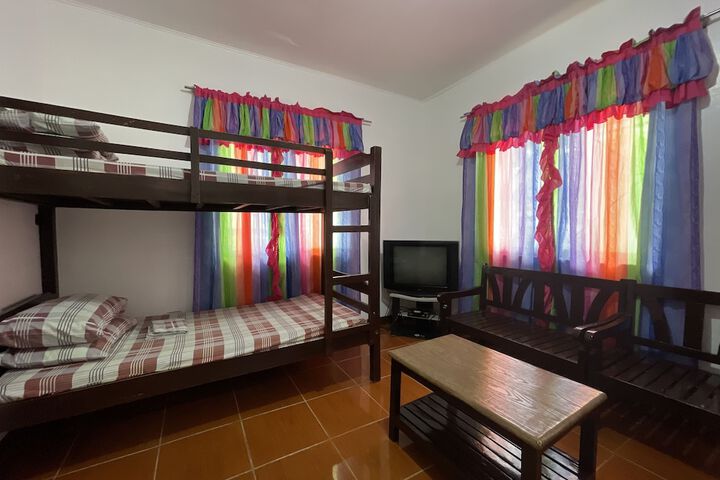 Room 44 of 200