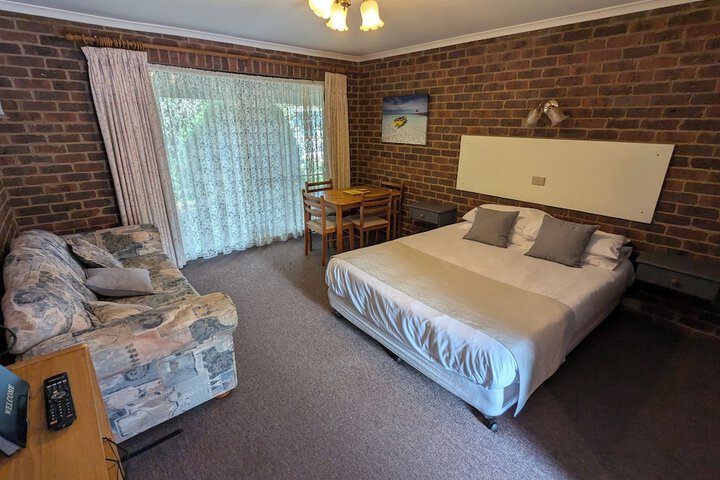 Room 11 of 28