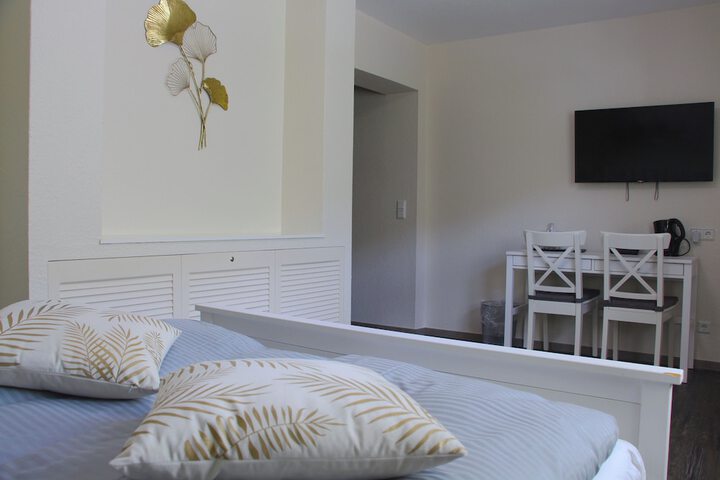 Room 8 of 68
