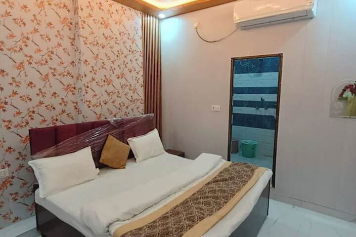 Room 4 of 6