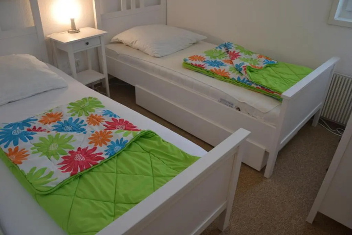 Room 5 of 10