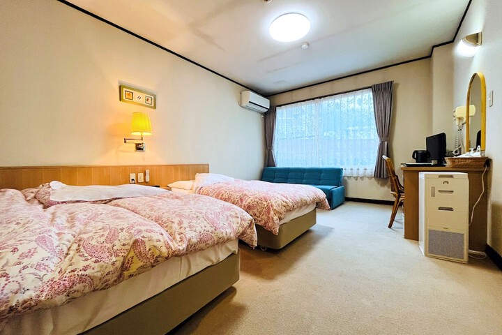 Room 25 of 97