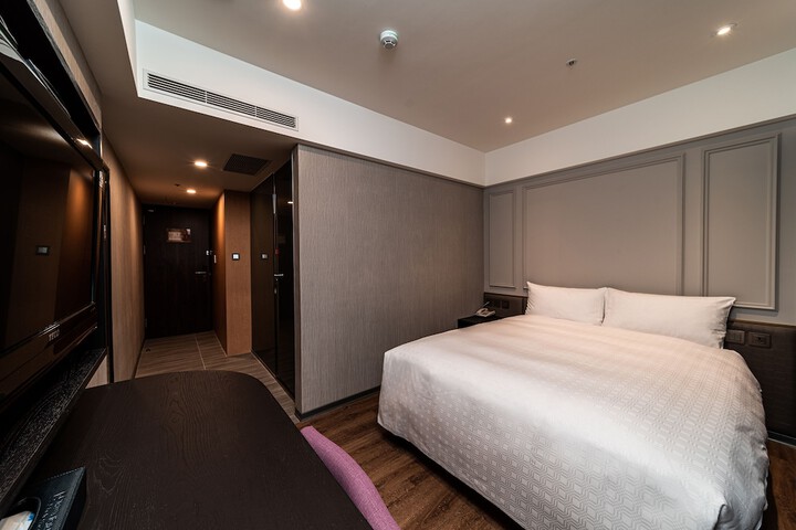 Room 27 of 51