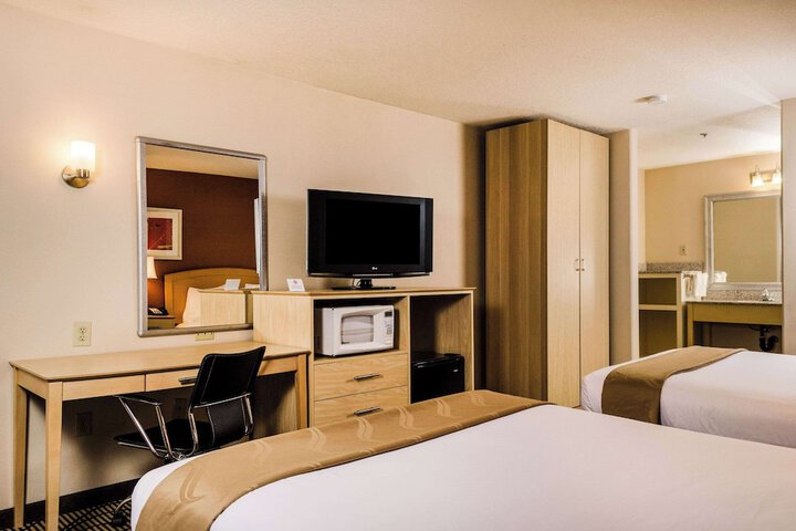 2 Queen Beds (4 of 8)