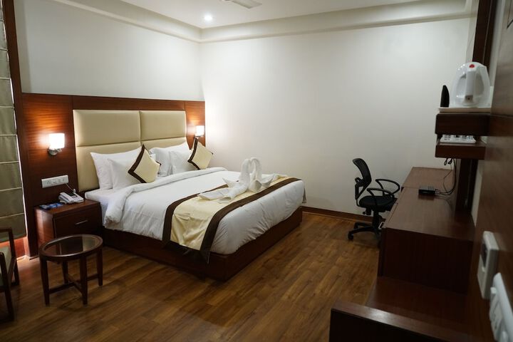 Room 9 of 38