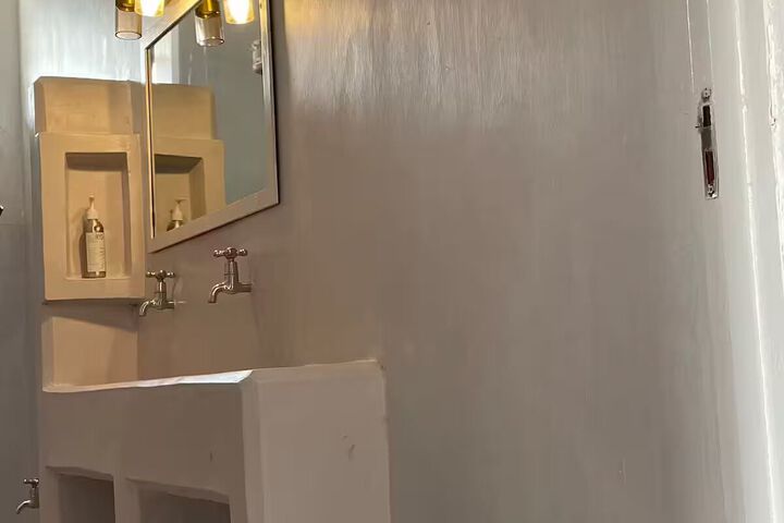 Room 2 of 25