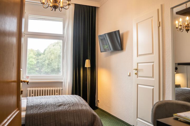 Room 53 of 191