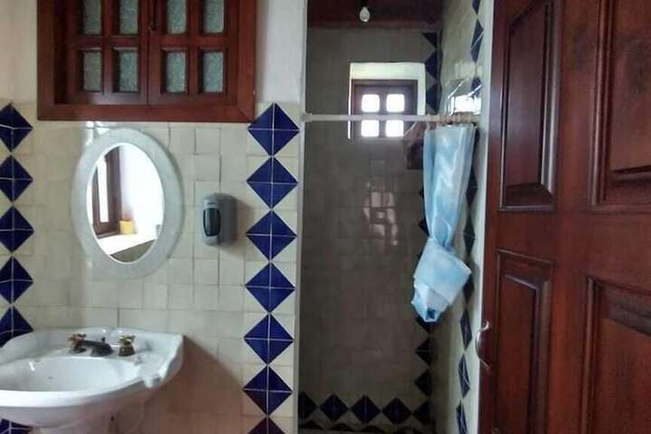 Room 10 of 19