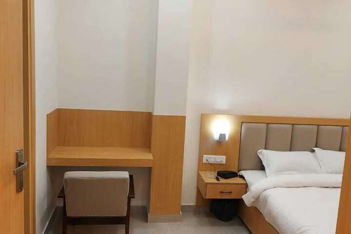 Room 27 of 43