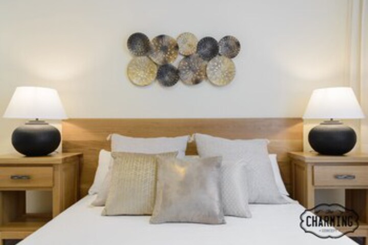Room 6 of 18