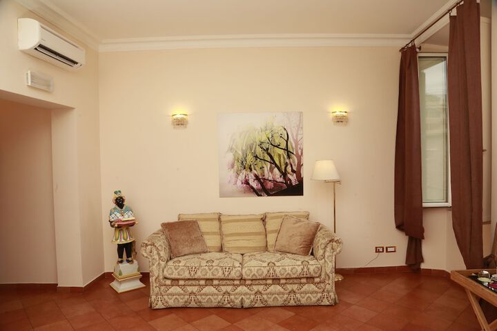 Room 27 of 73