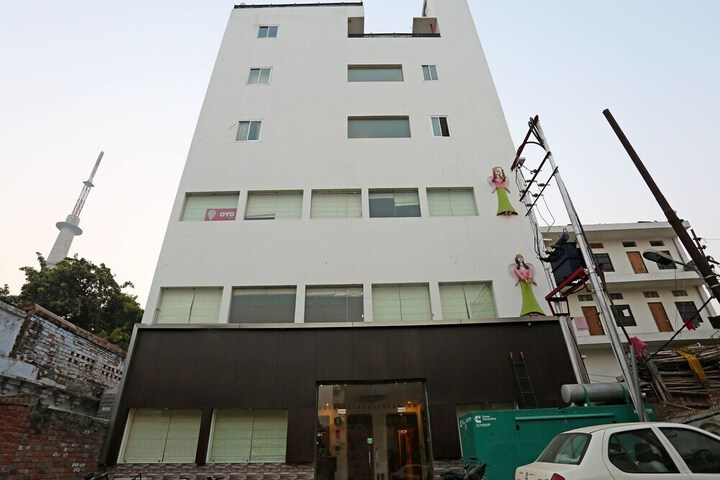OYO FLAGSHIP 120 GUPTA INN CANTONMENT