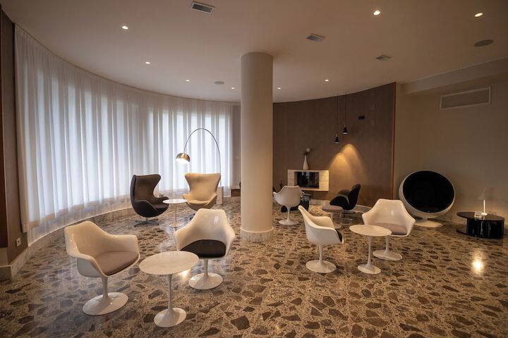 Guest Lobby