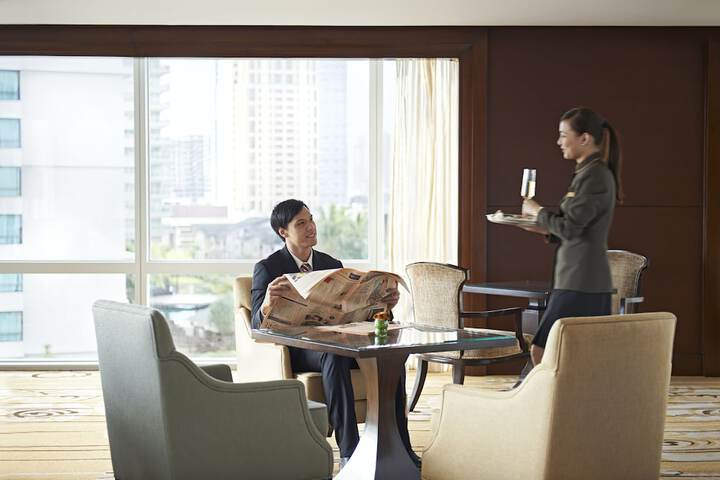 Lounge 80 of 89