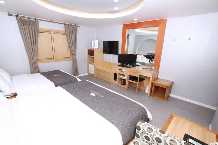 Room 11 of 54