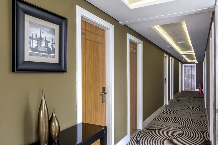 Ballroom/Hall 60 of 88