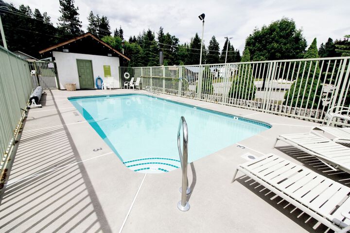 Pool 24 of 33