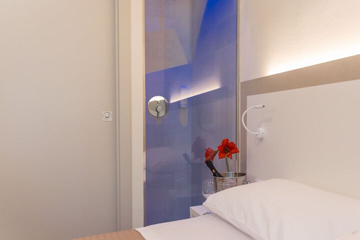 Room 20 of 39