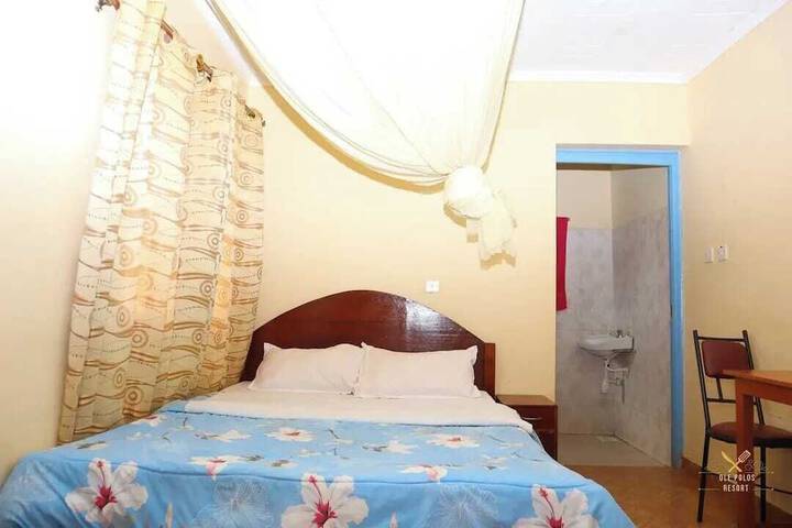 Room 4 of 40