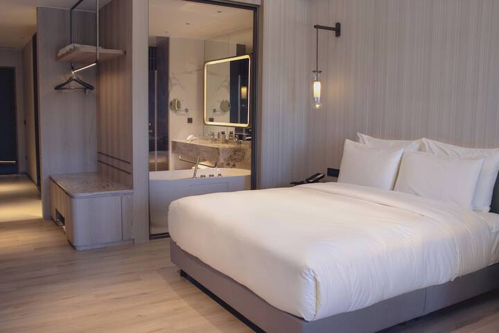 Room 11 of 35