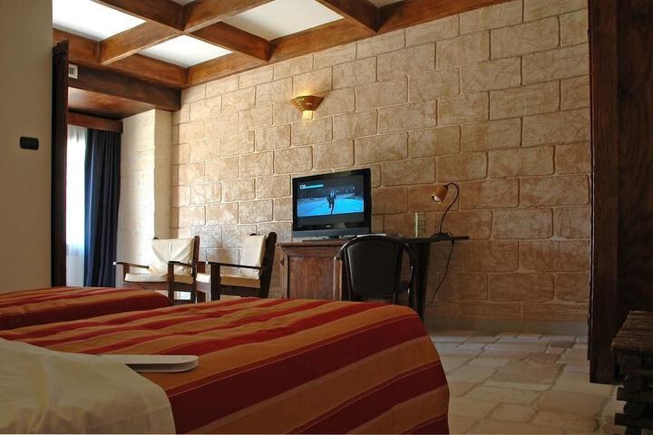 Room 2 of 49