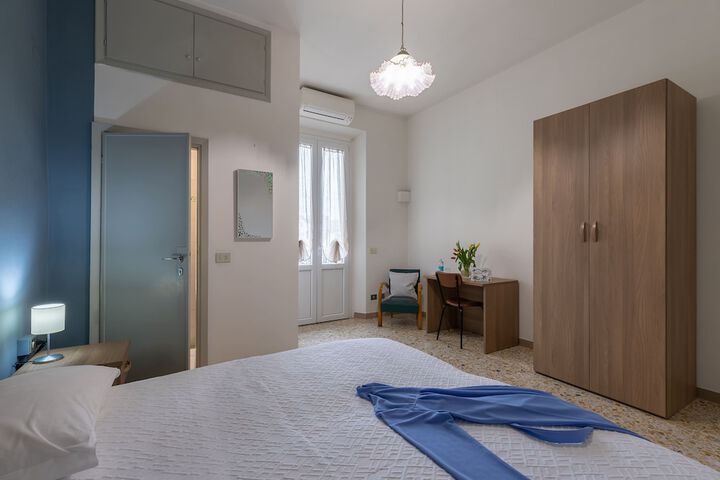 Room 8 of 50