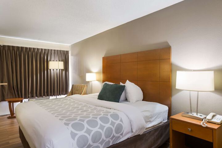 1 King Bed (7 of 12)